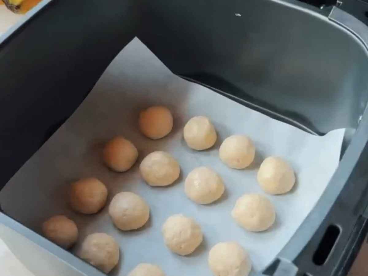Bolinhos de Banana com 3 Ingredientes (Fáceis e Econômicos) bolinhas na airfryer