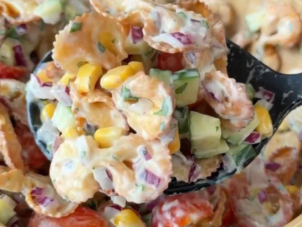 Salada Crocante com Macarrão: O truque para transformar uma salada simples em um vício! Salada crocante