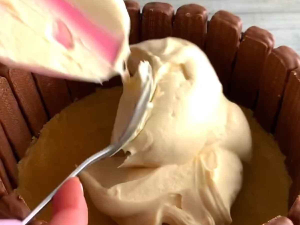 Cheesecake de Caramelo e Twix: A torta gelada que não vai ao forno e impressiona todo mundo! Cheesecake de Caramelo e Twix