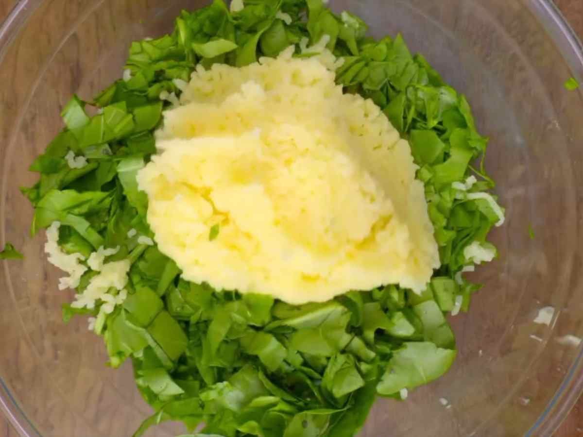 Você teria coragem de comer essa Comida de Rua Indiana? O segredo do bolinho mais famoso de Delhi! batata e espinafre