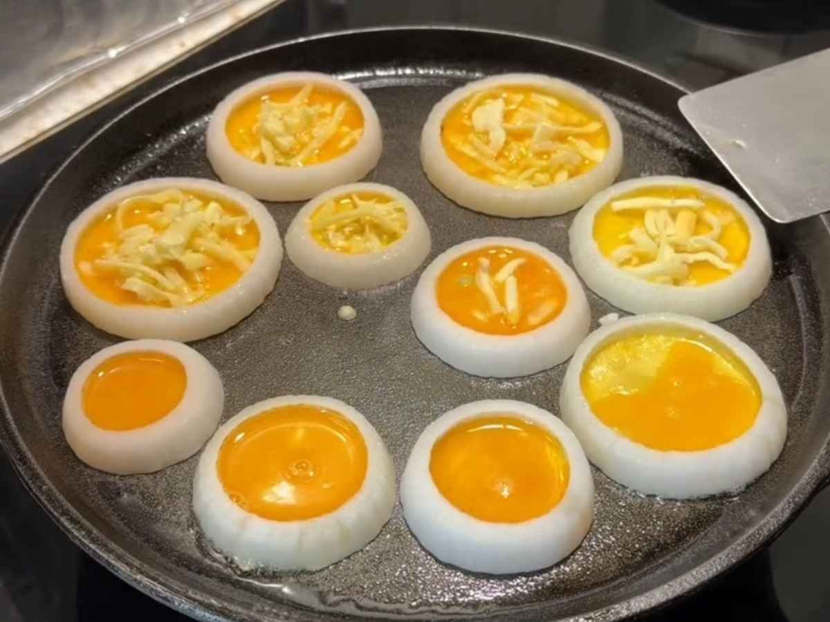 Café da Manhã Especial com menos de 10 reais: Ovos em Anéis de Cebola Café da Manhã Especial com menos de 10 reais: Ovos em Anéis de Cebola